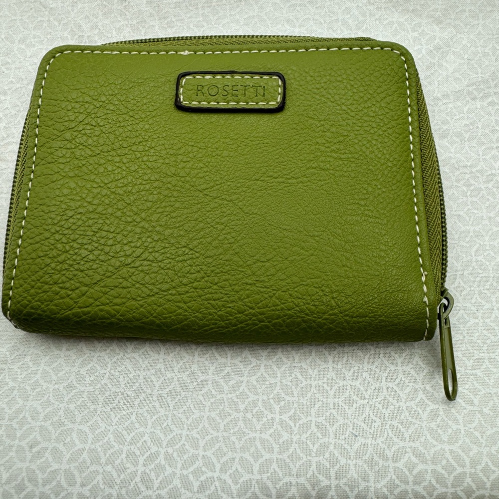 504-Ptt Green Rosetti Pebbled Faux Leather Zipper Close Wallet